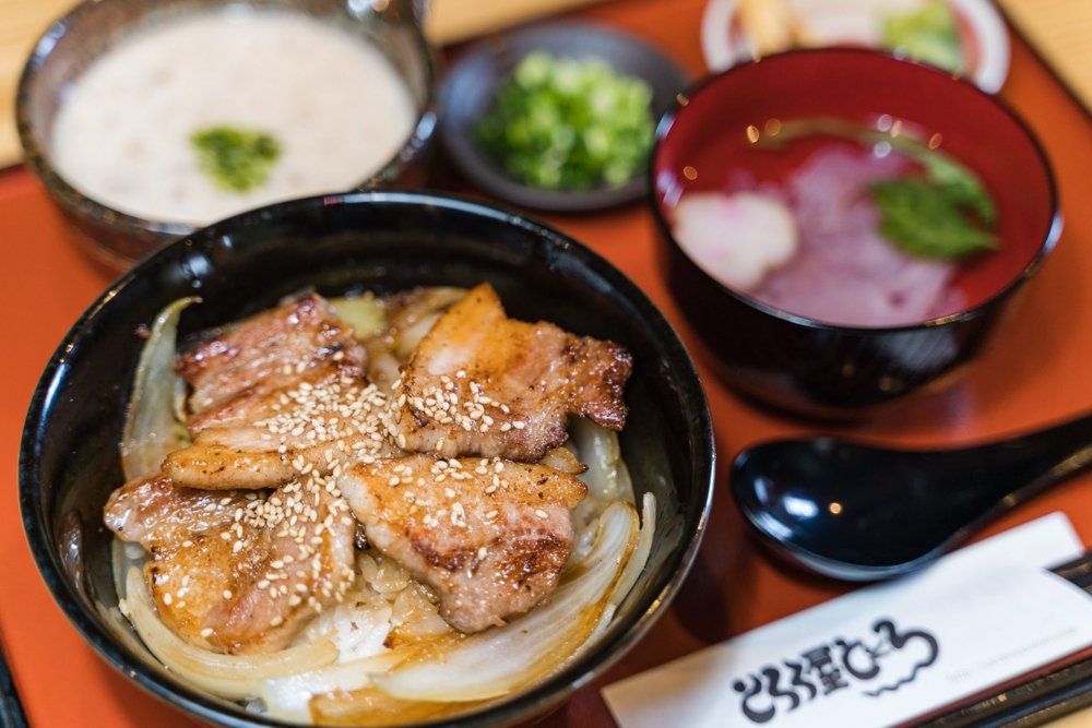 とろろ屋ととろの豚丼